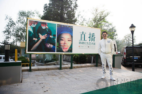 丰胸直播:每个人都可能是行为艺术的主角(图3)