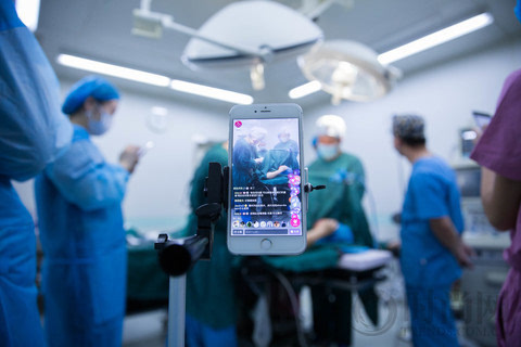 丰胸直播:每个人都可能是行为艺术的主角(图4)